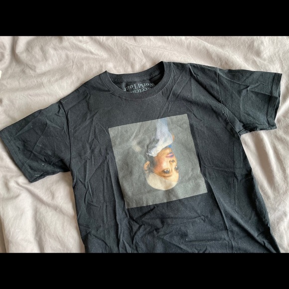 BNWT Ariana Grande concert tshirt - Picture 1 of 3